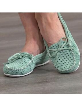 MINNETONKA LEATHER SLIP ON LOAFERS SHOES MOCCASSINS GENUINE SUEDE MINT 9